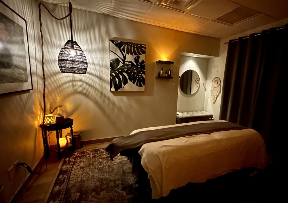 Space Massage Studio - Midtown Logo