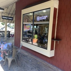 Kona's Deli - Entrance