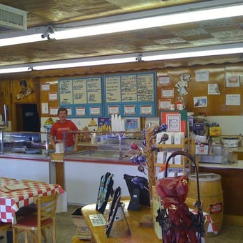 Luv More Ice Cream - the interior of a restaurant - Ice Cream & Frozen Yogurt Near Me - Marlette, Michigan