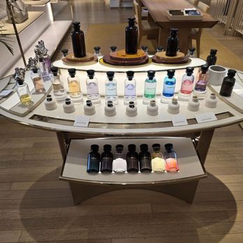 Louis Vuitton Maui Wailea - Louis Vuitton Fragrance Bar - Leather Goods Near Me - Wailea, Hawaii