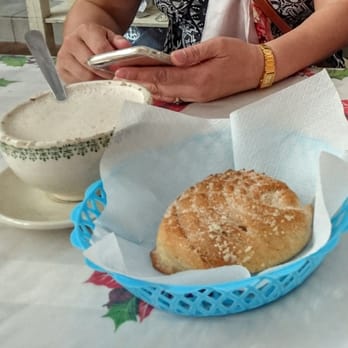 Fonda Florecita - Hot Chocolate (4.5 stars!), plus some sweet bread (a bit dry, 3.5 stars). Wed breakfast 2015-12-31 - Oaxacan Near Me - Oaxaca, OAX Fonda Florecita - Hot Chocolate (4.5 stars!), plus some sweet bread (a bit dry, 3.5 stars). Wed breakfast 2015-12-31 - Oaxacan Near Me - Oaxaca, OAX