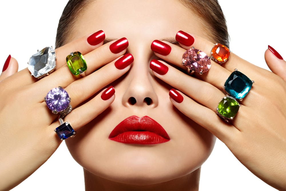 Renee Gagnon Nail Stylist Logo