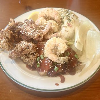 Beastside Kitchen - 3 choice combo (pork belly, umami shrimp, and bbq guava fried chicken) - Seafood Near Me - Honolulu, Hawaii