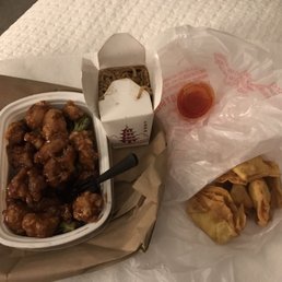 General Tso's, veggie Lo mein, crab rangoon General Tso's, veggie Lo mein, crab rangoon