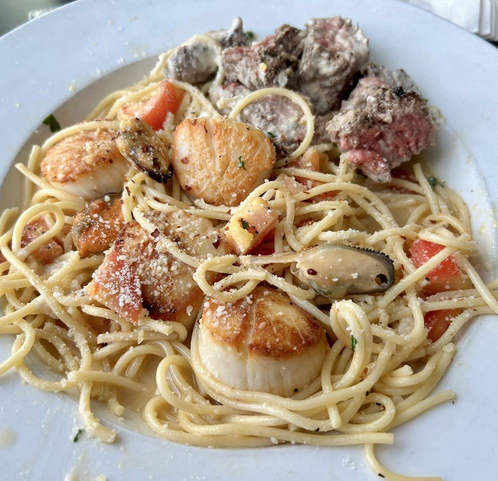 Social spots from Lakeside Bar & Grille