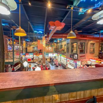 Portillo's & Barnelli's Chicago - Hot Dogs Near Me - Chicago, Illinois