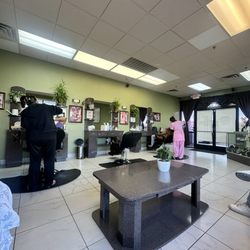 Shila Eyebrows Threading - Inside view.