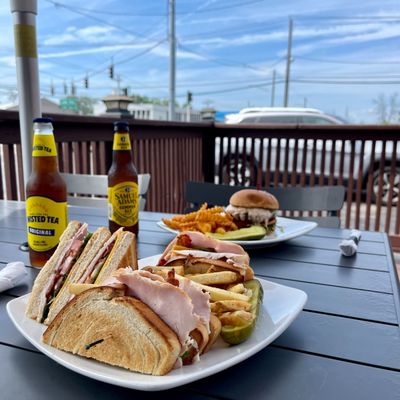 Lakeshore Cafe Bar & Grill by null