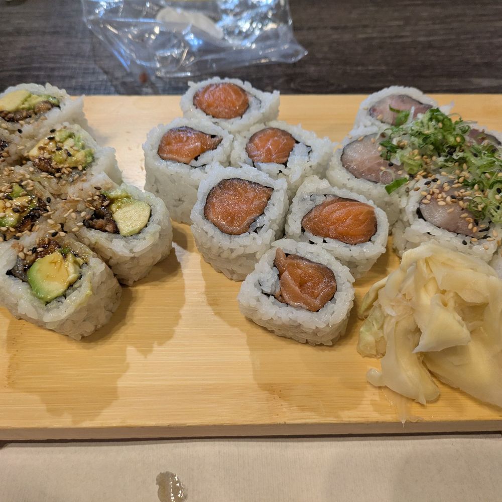 3 roll lunch special with unagi, salmon, yellow tail 3 roll lunch special with unagi, salmon, yellow tail