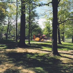 Hamlin Park - Walking towards the play area from street parking.