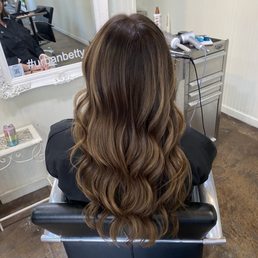 Dimensional brunette Dimensional brunette