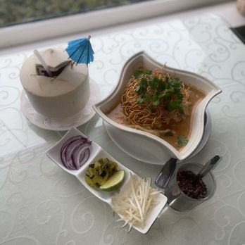 Dee Des Moines Thai Cuisine - Chiang Mai Curry Noodles (Khao Soi) very delicious! I love having young fresh coconut with all my entrees. - Thai Near Me - Des Moines, Washington