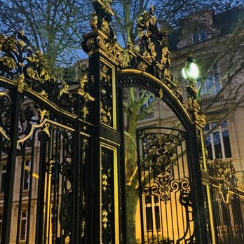 Parc Monceau - One of the entrances - Parks Near Me - Paris, 75