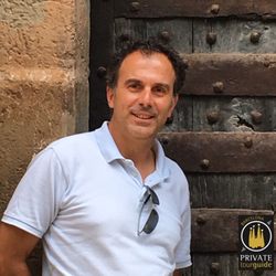 Private Tour Guide - Javier Sanchez Premium Gaudi tour Guide
