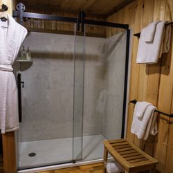 Meadowlark Ridge - The walk-in shower of the Cardinal Room with spa-like towels.