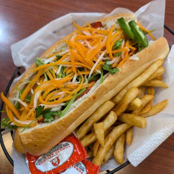Mk Noodle - Banh mi BBQ pork - Vietnamese Near Me - Chicago, Illinois