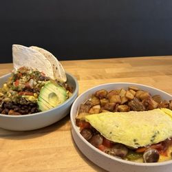 Sunshine Cafe and Bar - Fajita Burrito Bowl