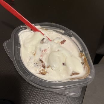 Dairy Queen Grill & Chill - This supposed to be a banana split. Where are the bananas?! - Fast Food Near Me - Palmetto, Georgia