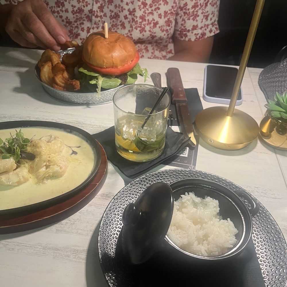 Pilon Miami - Shrimp casserole and burger yumm - Latin American Near Me - Miami, Florida Pilon Miami - Shrimp casserole and burger yumm - Latin American Near Me - Miami, Florida