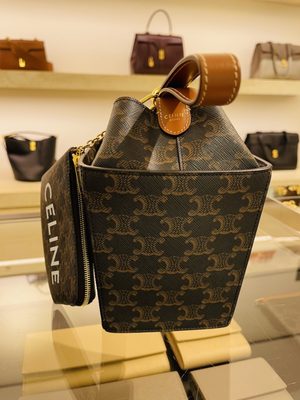 Neiman Marcus by null