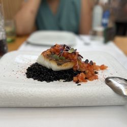 Mirador de Garachico - Merluza con arroz venere y tomate confitado con toque picante!!! Maravilloso