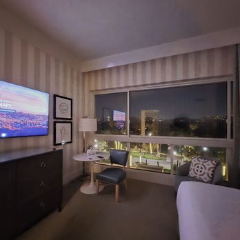 The Beverly Hilton - Hotels Near Me - Beverly Hills, California