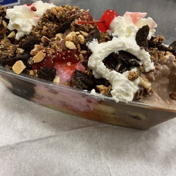 Braum's Ice Cream & Dairy Stores - an ice cream sundae - Ice Cream & Frozen Yogurt Near Me - Ardmore, Oklahoma