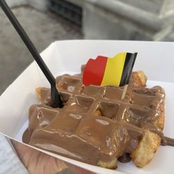 Chez Albert - Waffle with chocolate
