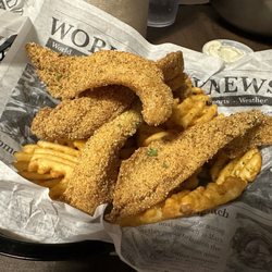 Crab & Catfish - 4-Piece Catfish & Waffle Fries