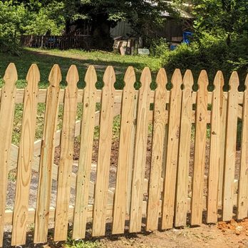 Roberto Alves Fencing - Pickett Gate - Fences & Gates Near Me Roberto Alves Fencing - Pickett Gate - Fences & Gates Near Me