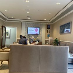 Golden Heart Medical - Spacious lobby