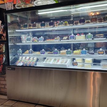 Baldwin Perk - Dessert Display Shelf - Cafes Near Me - Orlando, Florida