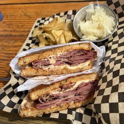 Dirt Road Brewing - Pastrami sandwich with kraut on the side