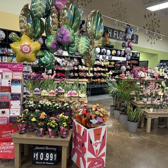 Kroger - Large floral depaetment - Grocery Near Me - Gahanna, Ohio