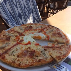 Pizzería Poli - Flacher Teig und super lecker.
