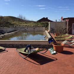 Westturmcafé Wangerooge - Das nenne ich mal Café mit Komfort... Sonnenliegen am Pool mit Springbrunnen