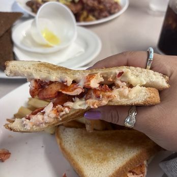 Maine Diner - Lobster grilled cheese - Diners Near Me - Wells, Maine