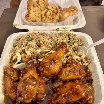 W Kitchen - H04 wings and fried rice combo. I chose General Tso sauce and shrimp fried rice but it's customizable! :) - Chinese Near Me - Houston, Texas W Kitchen - H04 wings and fried rice combo. I chose General Tso sauce and shrimp fried rice but it's customizable! :) - Chinese Near Me - Houston, Texas