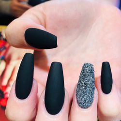 Model Nail Salon