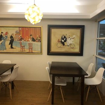 Tiny Pyramid - Seating - Cafes Near Me - Honolulu, Hawaii Tiny Pyramid - Seating - Cafes Near Me - Honolulu, Hawaii