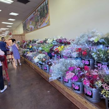 Trader Joe's - Flowers. - Grocery Near Me - Henderson, Nevada Trader Joe's - Flowers. - Grocery Near Me - Henderson, Nevada