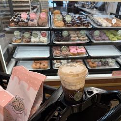 Stans Doughnuts right at the entrance...