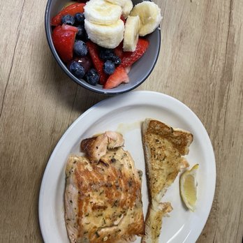 Arnie’s Cafe - Lunch order nice size of Salmon - Breakfast & Brunch Near Me - Reno, Nevada