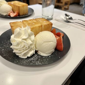 Spot Dessert Bar - Golden Toast - Desserts Near Me - Flushing, New York Spot Dessert Bar - Golden Toast - Desserts Near Me - Flushing, New York