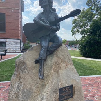 Dolly Parton Statue - Landmarks & Historical Buildings Near Me - Sevierville, Tennessee Dolly Parton Statue - Landmarks & Historical Buildings Near Me - Sevierville, Tennessee