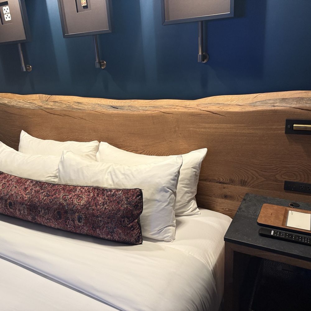 Live wood headboard Live wood headboard
