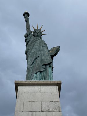 Statue of Liberty by null