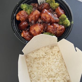 The Red Hot Chili Burrow - C9. General Tsos Chicken - Szechuan Near Me - Houston, Texas