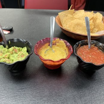 Burrito Express Mexican Grill - Small guacamole, yellow salsa very hot mild salsa - Mexican Near Me - Southgate, Michigan