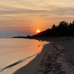 Scott's Superior Inn & Cabins - Lake Superior Sunrise near Fox Den Cabin